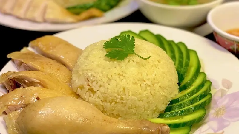 10 qu&aacute;n cơm g&agrave; Quy Nhơn ngon nức tiếng thu h&uacute;t thực kh&aacute;ch 6