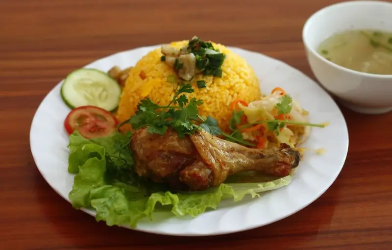 10 qu&aacute;n cơm g&agrave; Quy Nhơn ngon nức tiếng thu h&uacute;t thực kh&aacute;ch 3