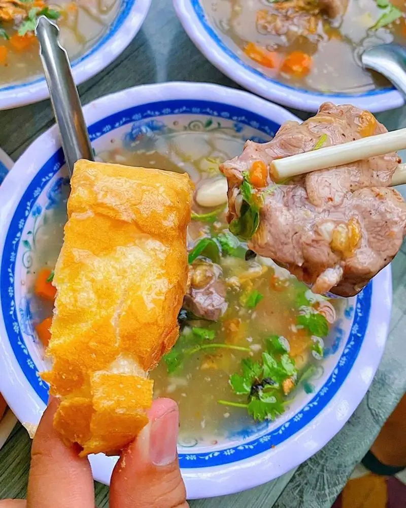 Ăn g&igrave; ở Quy Nhơn v&agrave; top 18 m&oacute;n ăn hấp dẫn bạn phải thử 9
