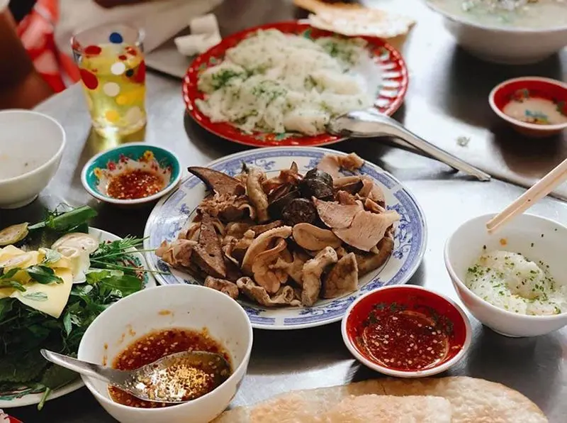 Chinh phục 13 qu&aacute;n b&aacute;nh hỏi ch&aacute;o l&ograve;ng Quy Nhơn ngon nhất 2
