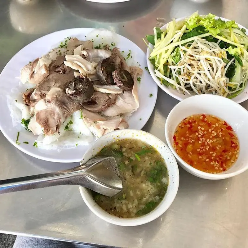 Chinh phục 13 qu&aacute;n b&aacute;nh hỏi ch&aacute;o l&ograve;ng Quy Nhơn ngon nhất 4