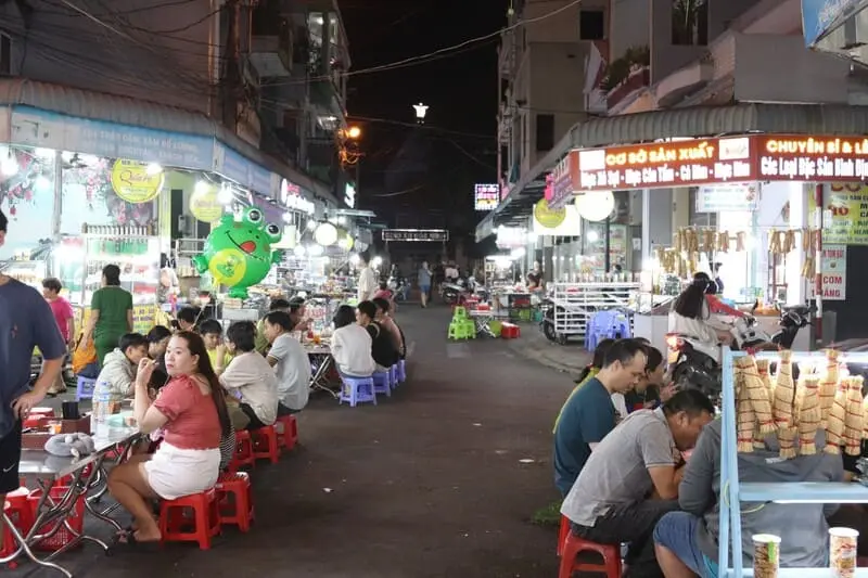 Oanh tạc phố ẩm thực Quy Nhơn c&ugrave;ng top m&oacute;n ngon qu&ecirc;n lối về 3