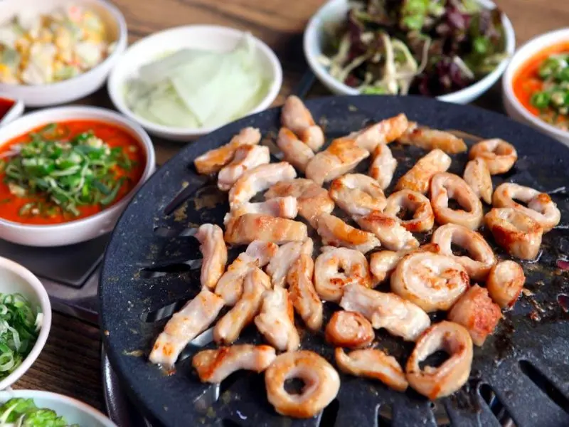 Top 9 m&oacute;n ngon Quy Nhơn l&agrave;m n&ecirc;n t&ecirc;n tuổi ẩm thực xứ biển 4