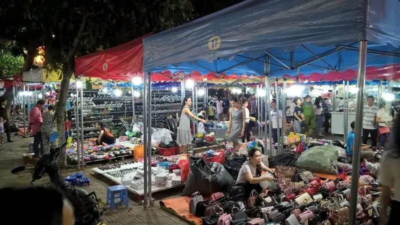 Kh&aacute;m ph&aacute; Chợ đ&ecirc;m Quy Nhơn, điểm vui chơi, mua sắm đặc biệt tại B&igrave;nh Định 4