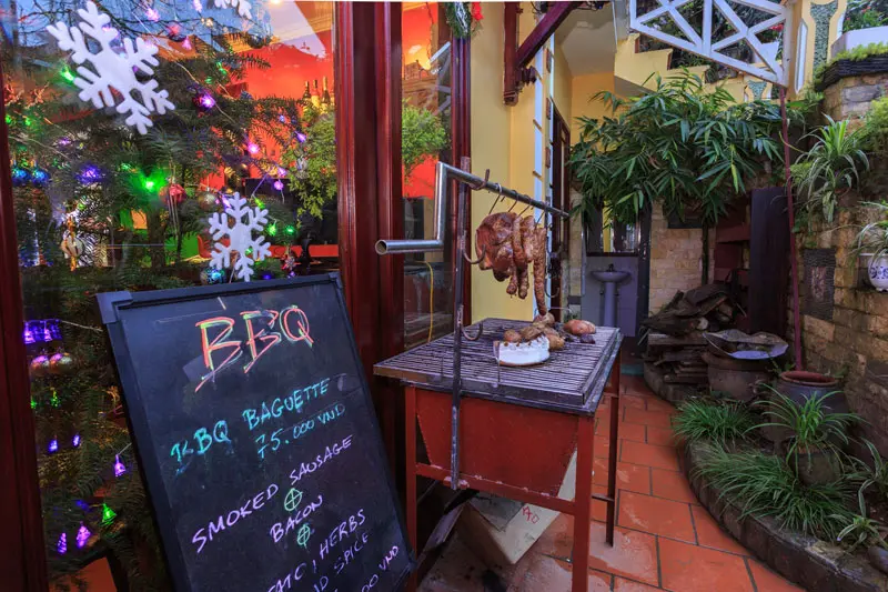 Anise Sapa Restaurant - Nh&agrave; h&agrave;ng kiểu &Acirc;u thơ mộng, ăn l&agrave; m&ecirc; ngay giữa l&ograve;ng Sapa 8