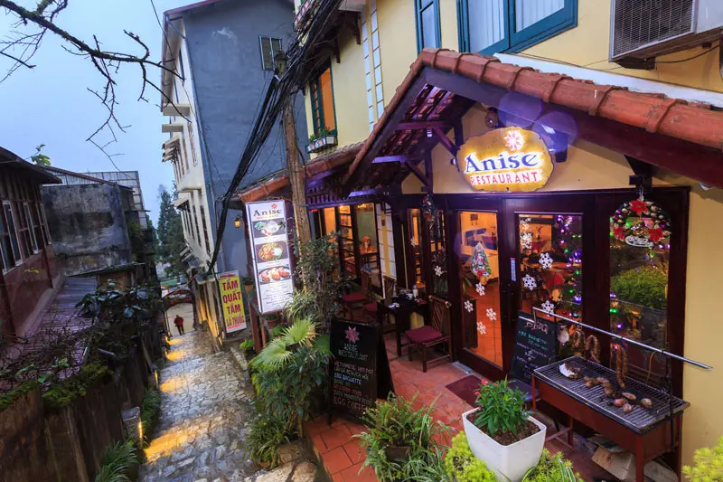 Anise Sapa Restaurant - Nh&agrave; h&agrave;ng kiểu &Acirc;u thơ mộng, ăn l&agrave; m&ecirc; ngay giữa l&ograve;ng Sapa 2