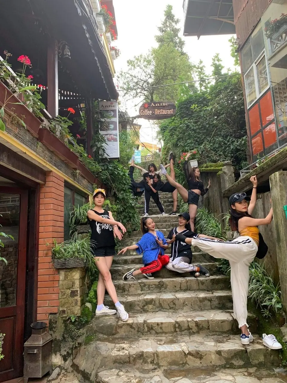 Anise Sapa Restaurant - Nh&agrave; h&agrave;ng kiểu &Acirc;u thơ mộng, ăn l&agrave; m&ecirc; ngay giữa l&ograve;ng Sapa 4