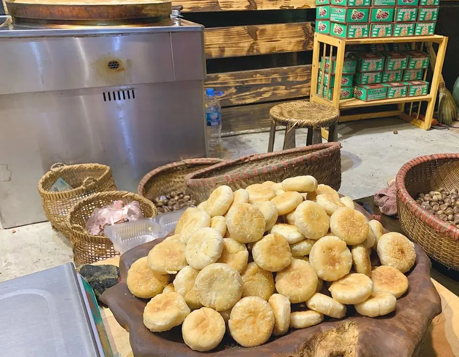 Độc đ&aacute;o m&oacute;n b&aacute;nh hạt dẻ Sapa b&ugrave;i b&eacute;o, thơm nức mũi 5