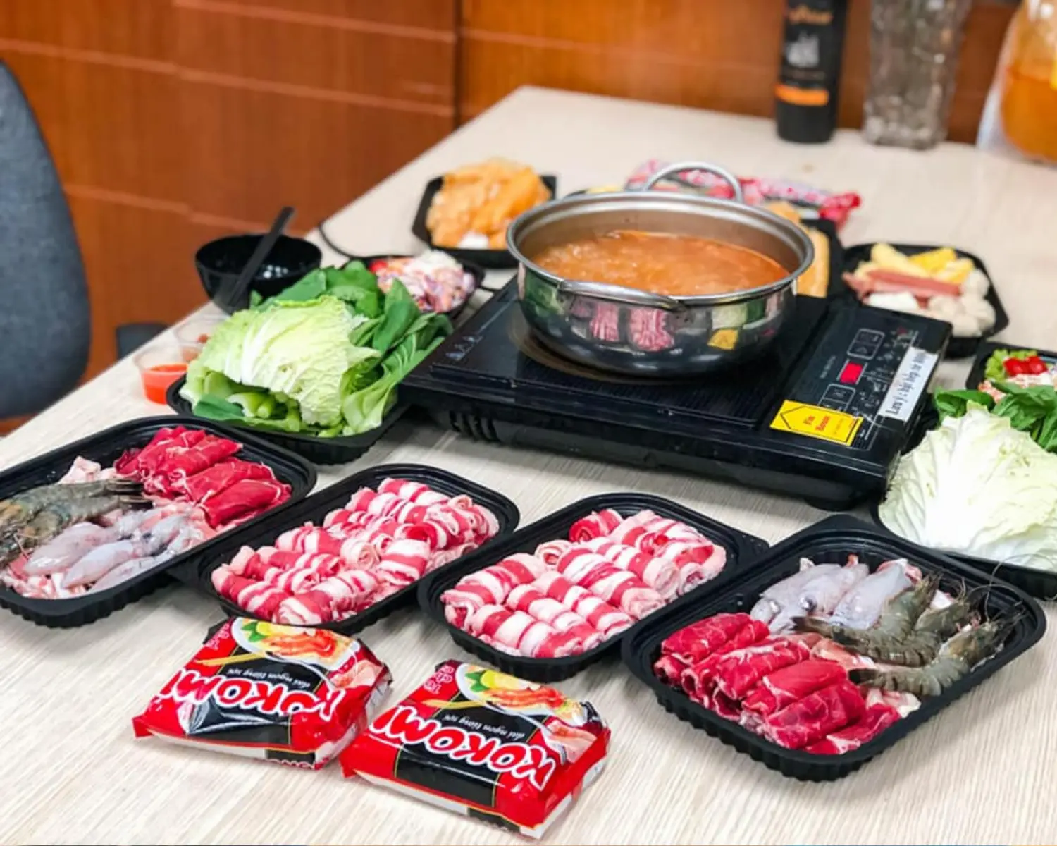 Fin House Sapa Restaurant - Xu&yacute;t xoa trước nh&agrave; h&agrave;ng Buffet Lẩu gi&aacute; y&ecirc;u thương 8