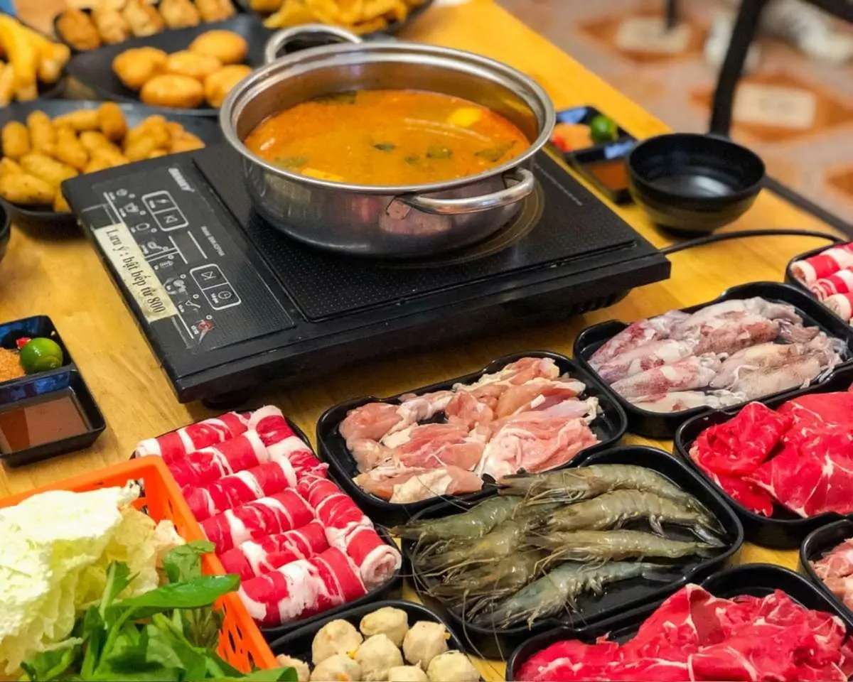 Fin House Sapa Restaurant - Xu&yacute;t xoa trước nh&agrave; h&agrave;ng Buffet Lẩu gi&aacute; y&ecirc;u thương 6