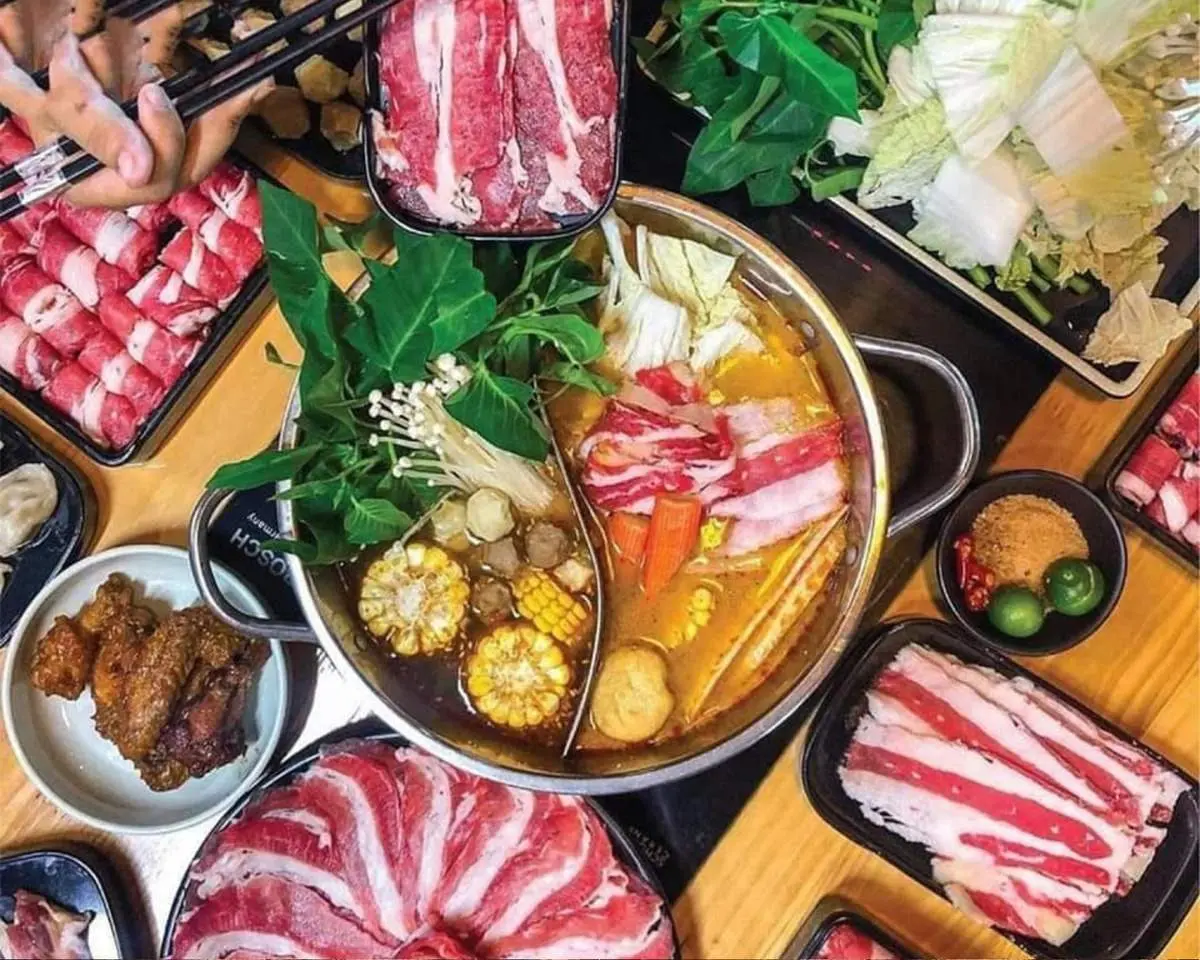Fin House Sapa Restaurant - Xu&yacute;t xoa trước nh&agrave; h&agrave;ng Buffet Lẩu gi&aacute; y&ecirc;u thương 4