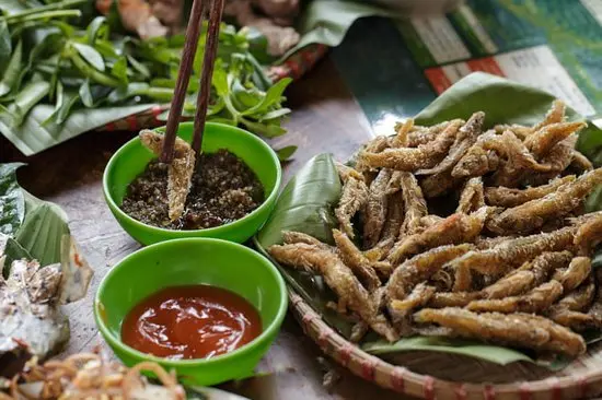 L&ecirc;n Sapa thưởng thức đặc sản c&aacute; suối nướng - M&oacute;n ngon đậm chất v&ugrave;ng cao T&acirc;y Bắc 6