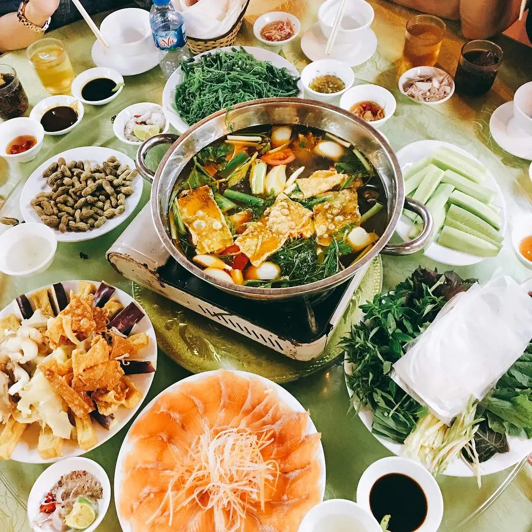 Nh&agrave; h&agrave;ng Hoa Đồng Tiền Sapa - Ng&acirc;y ngất với kh&ocirc;ng gian phố cổ giữa l&ograve;ng Sapa 3