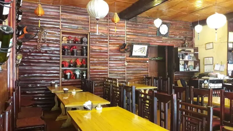 Nh&agrave; h&agrave;ng Hoa Đồng Tiền Sapa - Ng&acirc;y ngất với kh&ocirc;ng gian phố cổ giữa l&ograve;ng Sapa 2