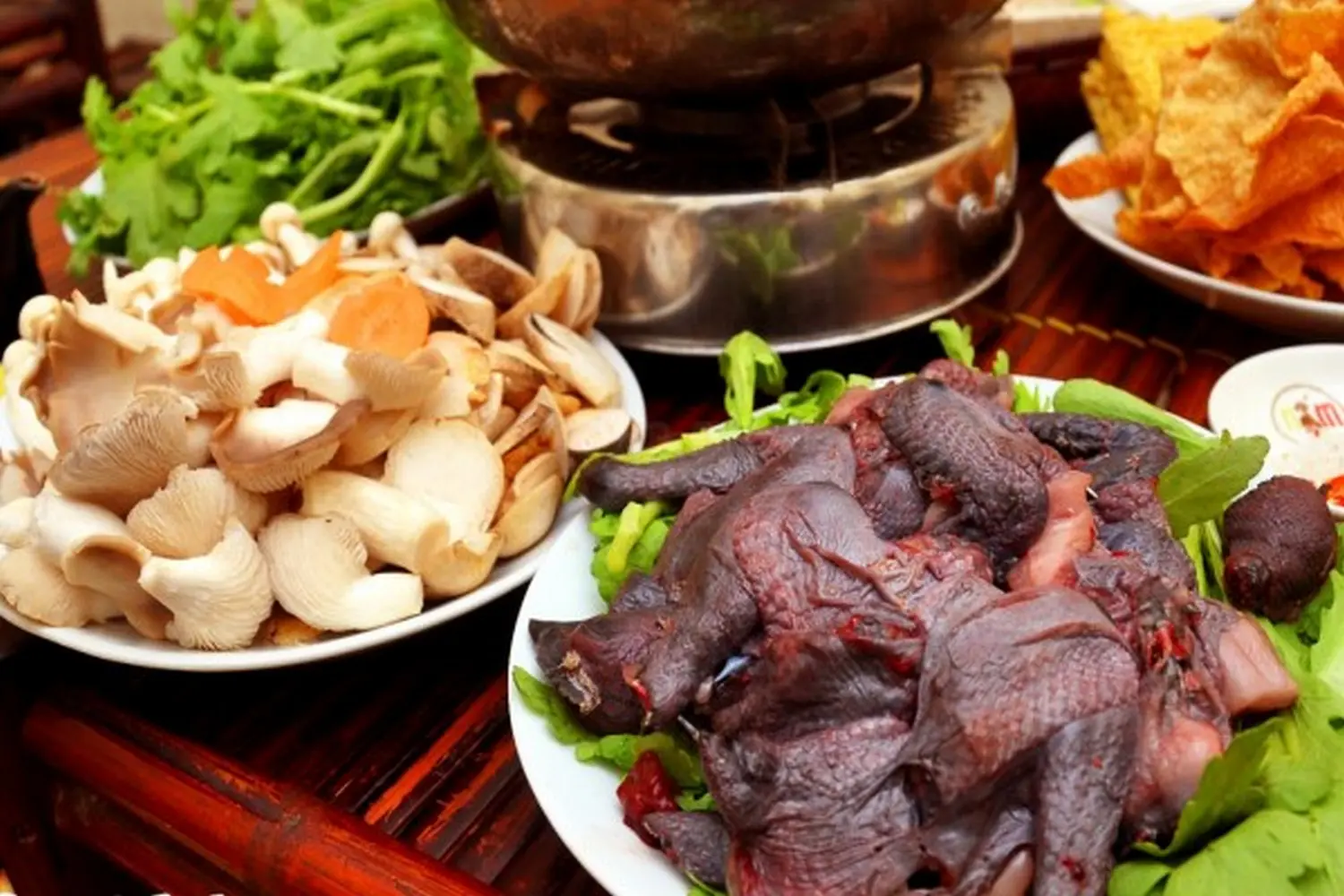 Thuộc nằm l&ograve;ng 4 địa chỉ thưởng thức đặc sản g&agrave; đen Sapa chuẩn vị T&acirc;y Bắc 5