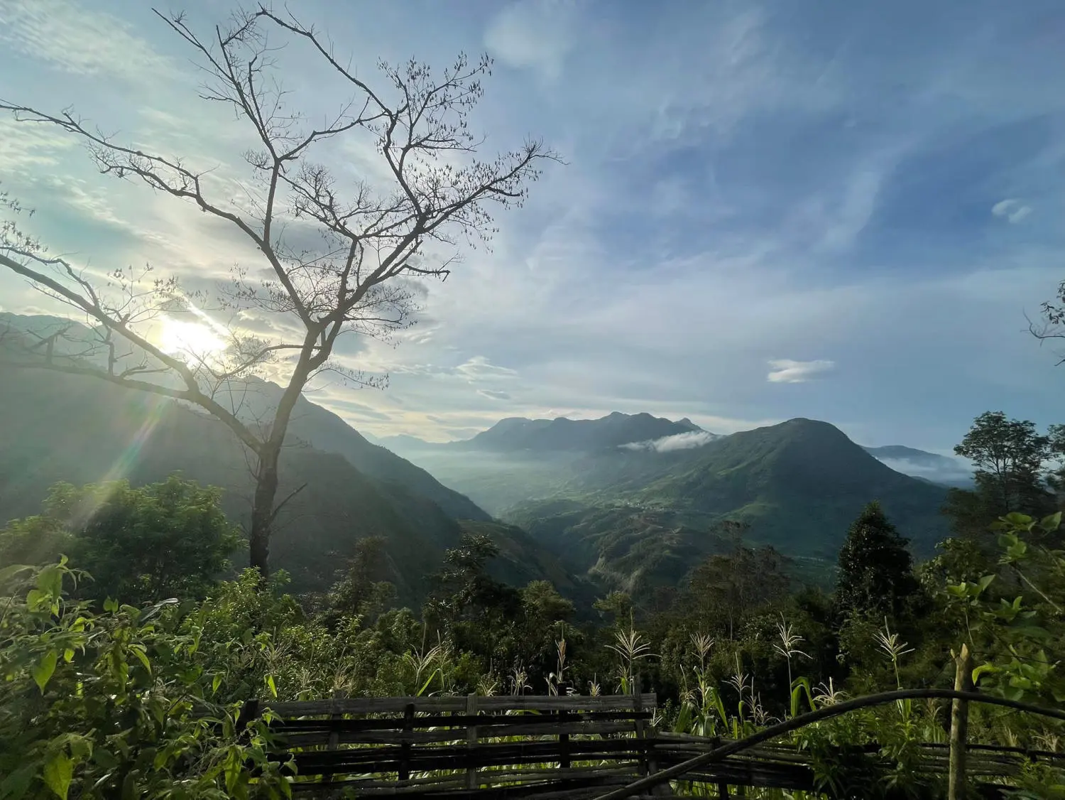 C&oacute; một Thủy điện S&eacute;o Chong H&ocirc; đẹp b&igrave;nh dị giữa l&ograve;ng Sapa 2