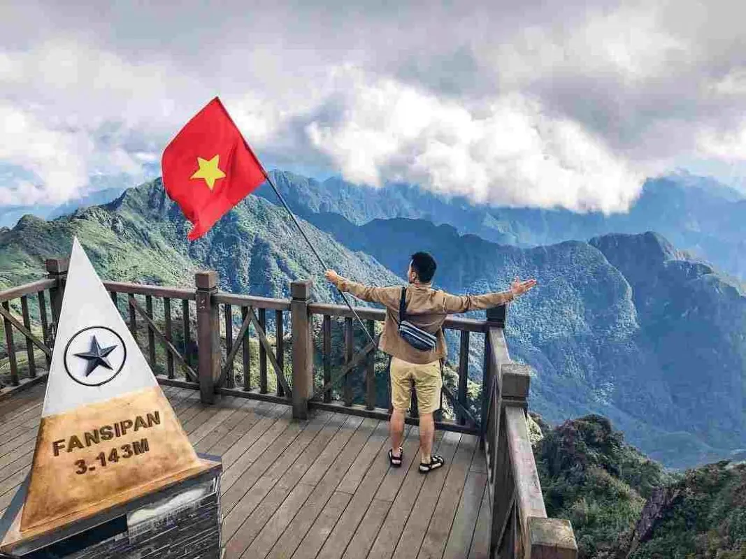 Đi&ecirc;n đảo trước vẻ đẹp h&ugrave;ng vĩ của Fansipan - Phan xi păng n&oacute;c nh&agrave; Đ&ocirc;ng Dương 4