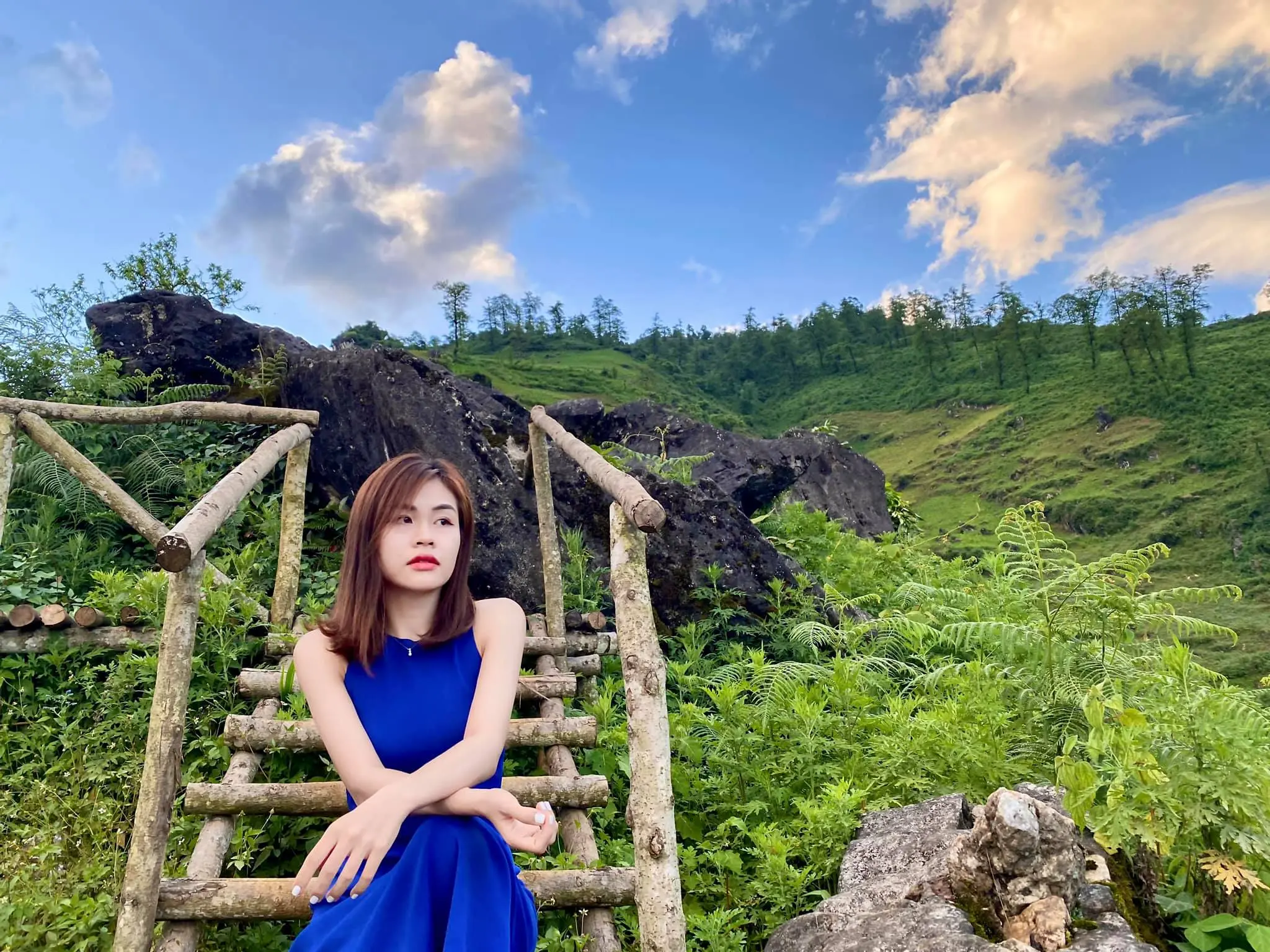 Nhanh tay săn cảnh Sapa tại Hầu Th&agrave;o với vẻ đẹp hoang sơ kh&ocirc;ng g&oacute;c chết c&ugrave;ng bạn Đặng Thuỳ Linh 6