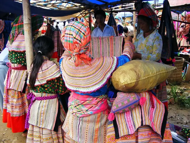 Trải nghiệm chợ phi&ecirc;n Sapa đầy sắc m&agrave;u v&agrave; hương vị 11
