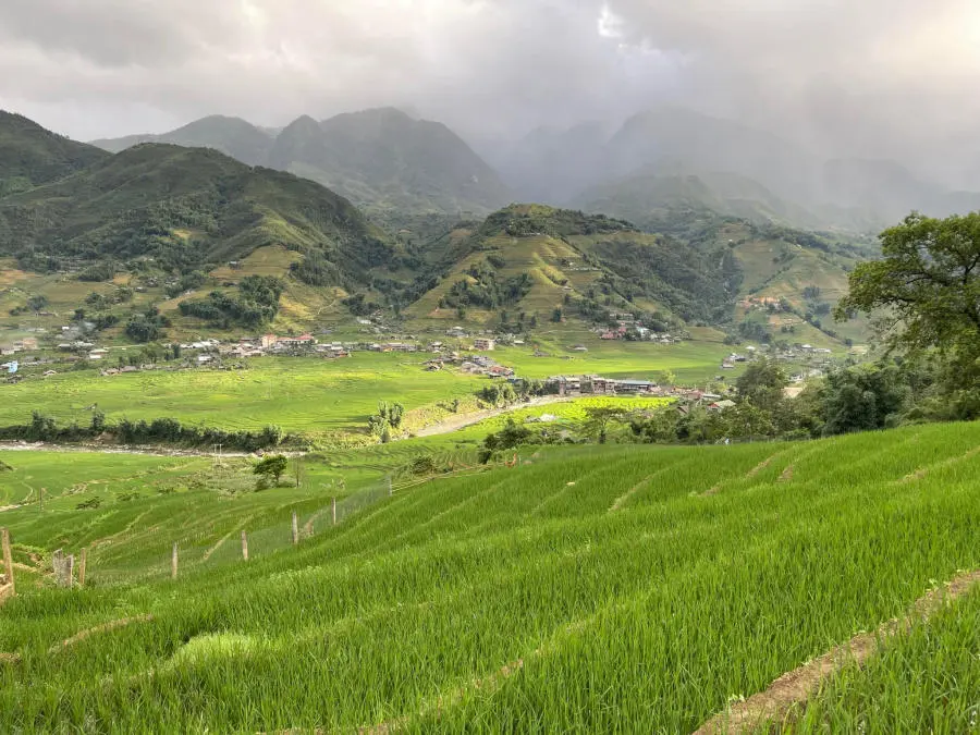 Vi vu kh&aacute;m ph&aacute; Sapa tr&aacute;nh c&aacute;i n&oacute;ng những ng&agrave;y cuối hạ 11