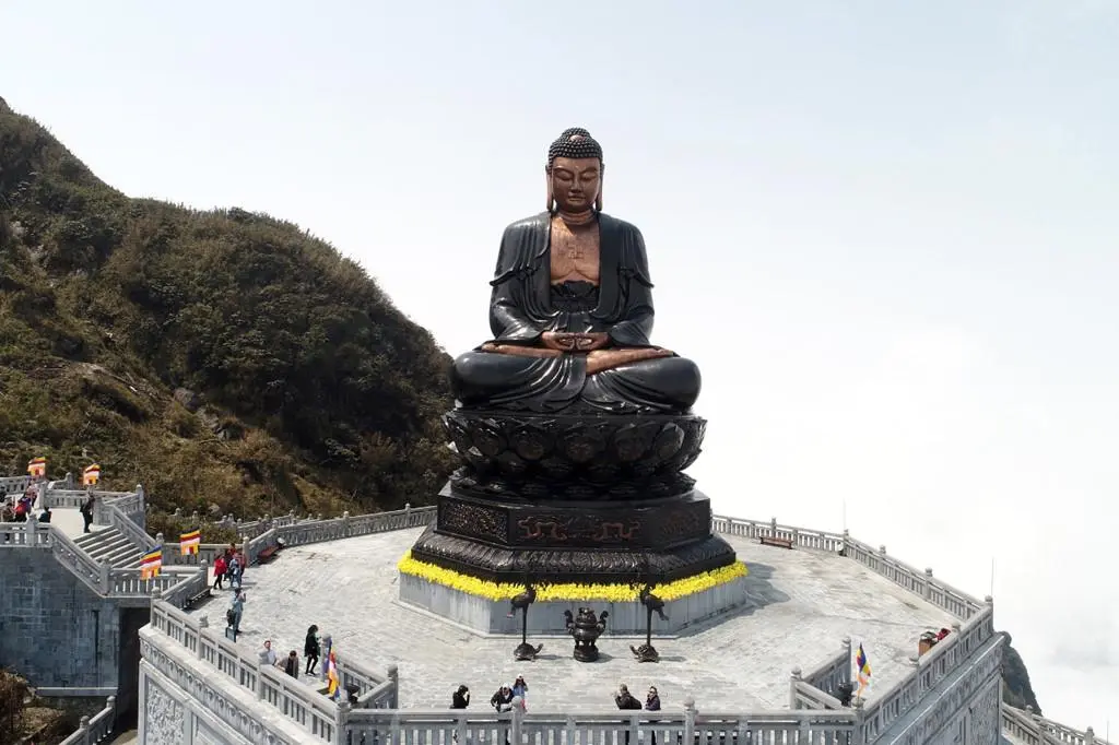 Lễ hội kh&egrave;n hoa v&agrave; Mở cổng trời Fansipan - Kh&aacute;m ph&aacute; lễ hội miền n&uacute;i T&acirc;y Bắc kỳ vĩ 9