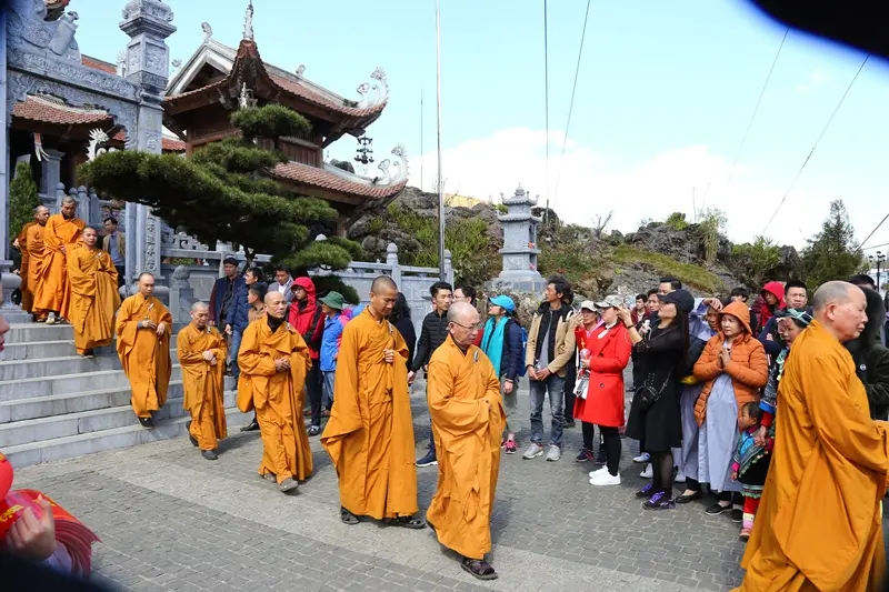 Lễ hội kh&egrave;n hoa v&agrave; Mở cổng trời Fansipan - Kh&aacute;m ph&aacute; lễ hội miền n&uacute;i T&acirc;y Bắc kỳ vĩ 13