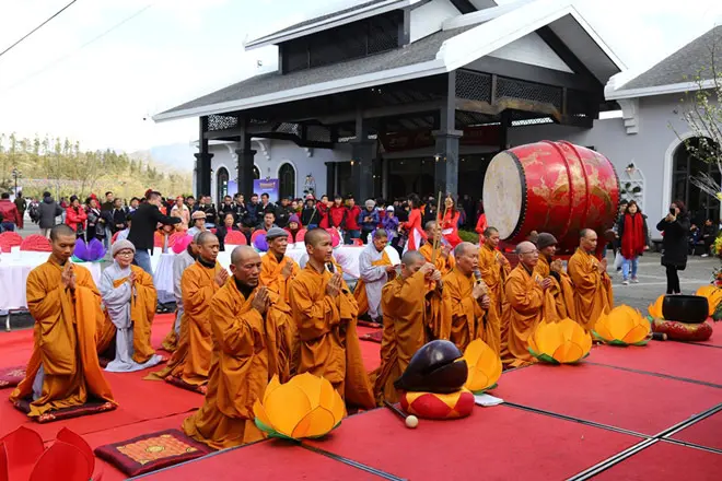 Lễ hội kh&egrave;n hoa v&agrave; Mở cổng trời Fansipan - Kh&aacute;m ph&aacute; lễ hội miền n&uacute;i T&acirc;y Bắc kỳ vĩ 12