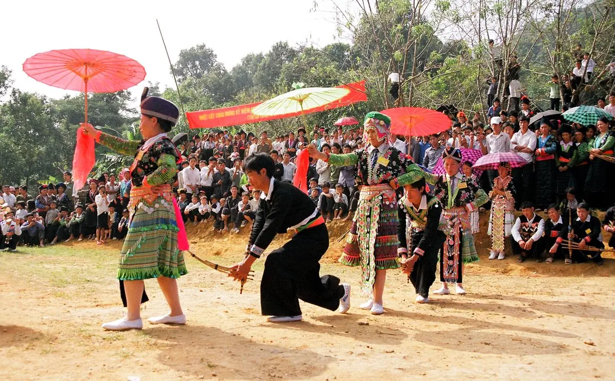 Lễ hội qu&eacute;t l&agrave;ng Sapa &ndash; N&eacute;t văn h&oacute;a ri&ecirc;ng biệt của đồng b&agrave;o X&aacute; Ph&oacute; ở L&agrave;o Cai 7