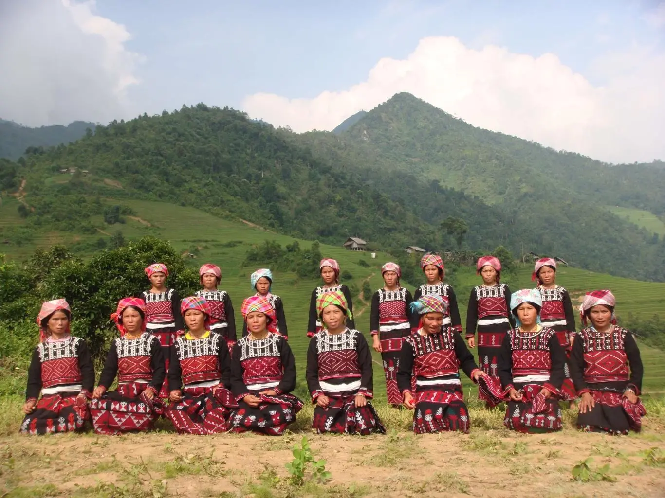 Lễ hội qu&eacute;t l&agrave;ng Sapa &ndash; N&eacute;t văn h&oacute;a ri&ecirc;ng biệt của đồng b&agrave;o X&aacute; Ph&oacute; ở L&agrave;o Cai 2