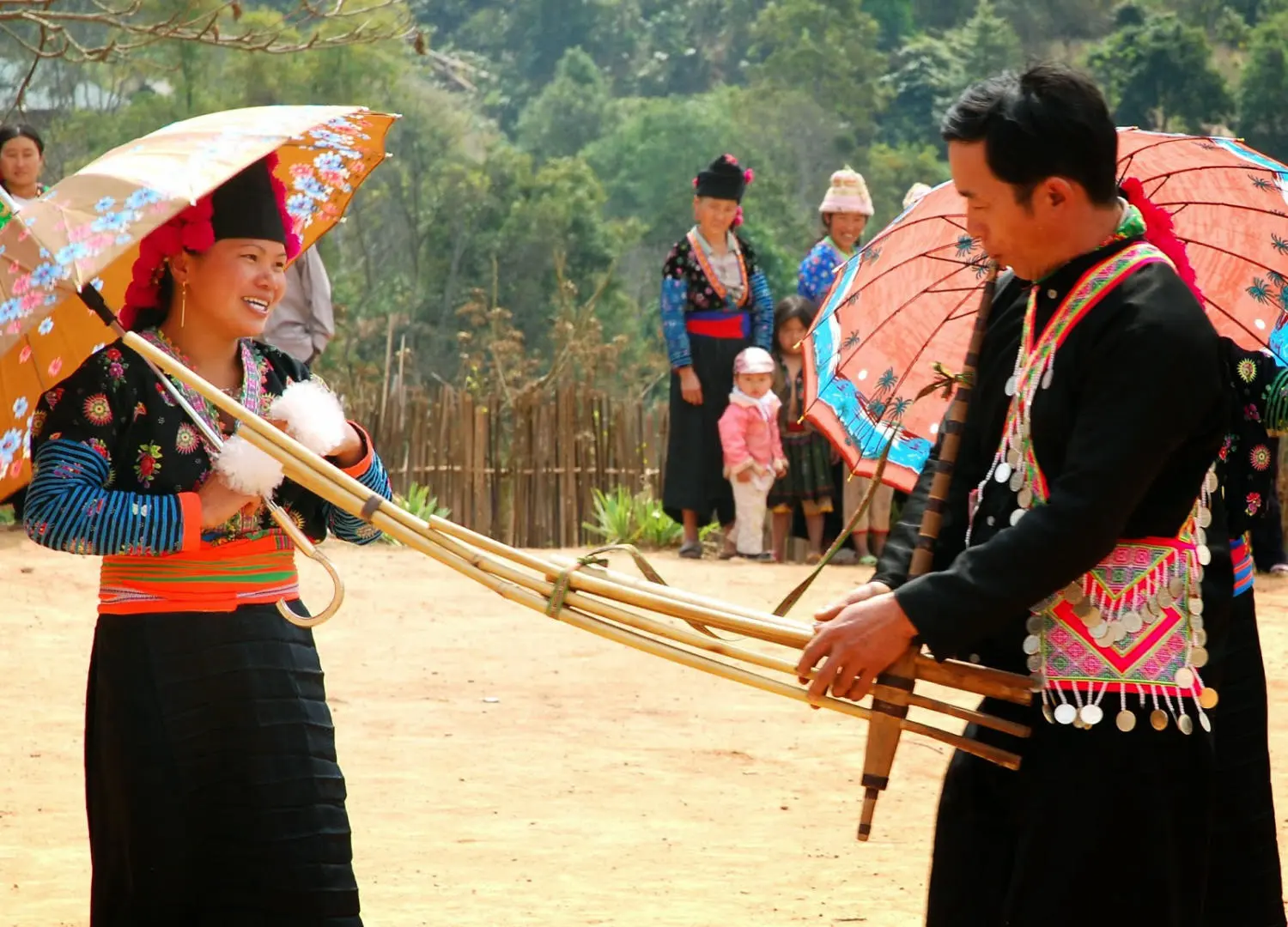 Lễ hội xuống đồng Sapa - Tưng bừng lễ hội truyền thống n&uacute;i rừng T&acirc;y Bắc 5