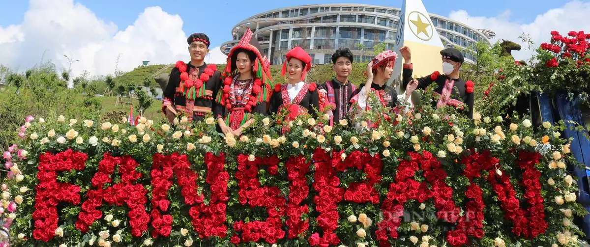 Khám phá lễ hội hoa hồng Fansipan 2022 lớn nhất vùng Tây Bắc