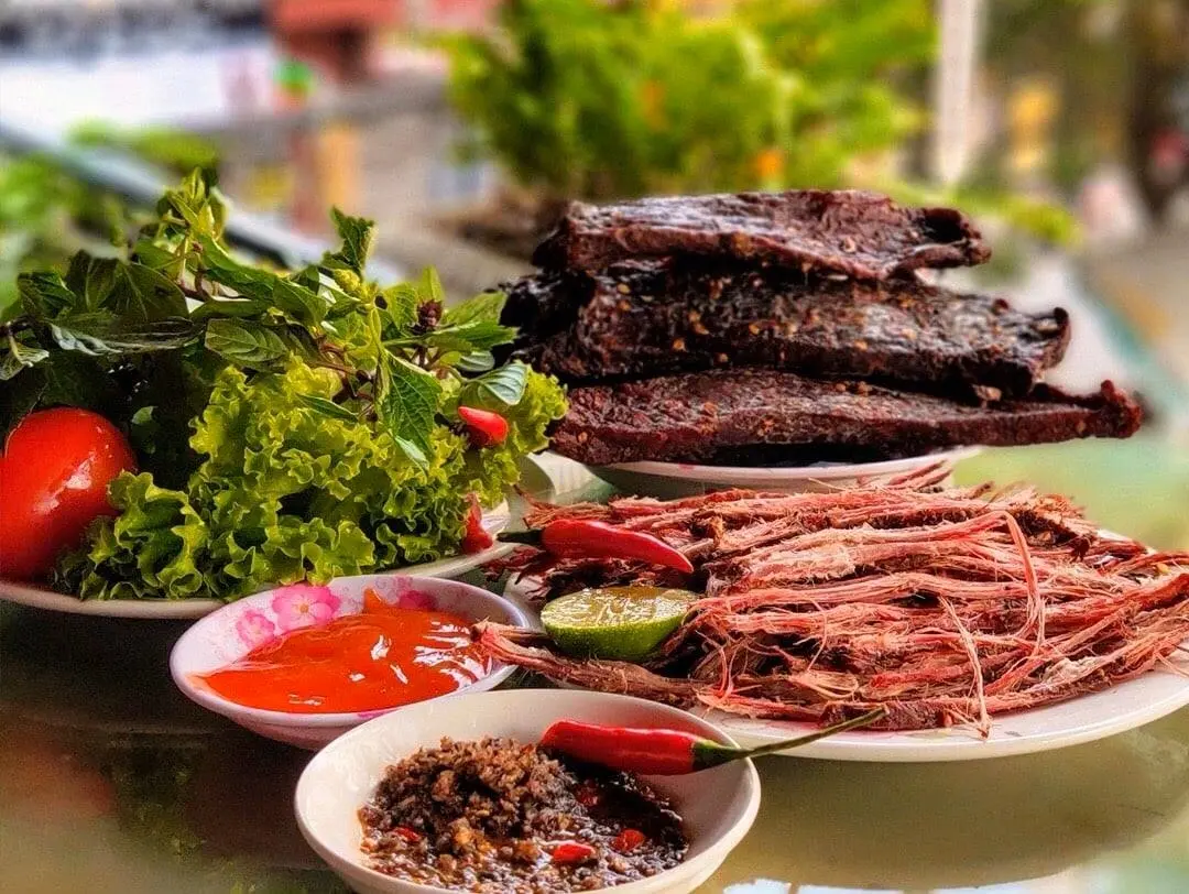 Trả lời đầy đủ cho c&acirc;u hỏi được nhiều du kh&aacute;ch quan t&acirc;m Đi Sapa mua qu&agrave; lưu niệm g&igrave;? 6