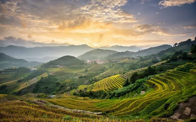 Lịch tr&igrave;nh kh&aacute;m ph&aacute; Sapa 2N1Đ - Đường l&ecirc;n Thị trấn trong m&acirc;y hấp dẫn, cực chi tiết 3