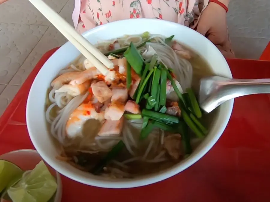 Gh&eacute; B&uacute;n nước l&egrave;o C&acirc;y nh&atilde;n trải nghiệm m&oacute;n ngon đặc sản S&oacute;c Trăng 4