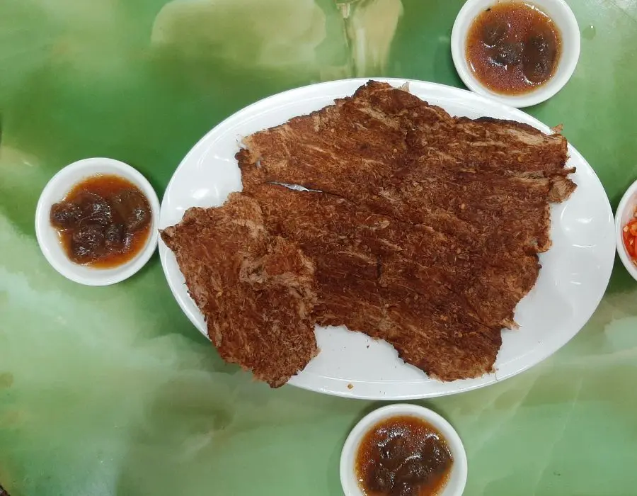 Nh&acirc;m nhi miếng Kh&ocirc; tr&acirc;u Thạnh Trị mềm ngọt, nh&igrave;n l&agrave; th&egrave;m 6
