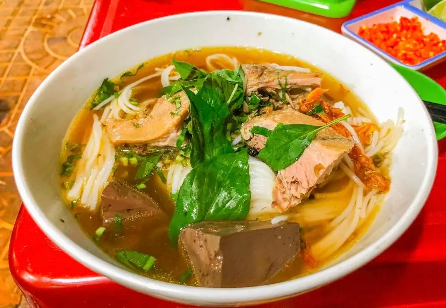 Thử b&uacute;n vịt nấu ti&ecirc;u S&oacute;c Trăng để biết thế n&agrave;o l&agrave; mỹ vị trần gian 8