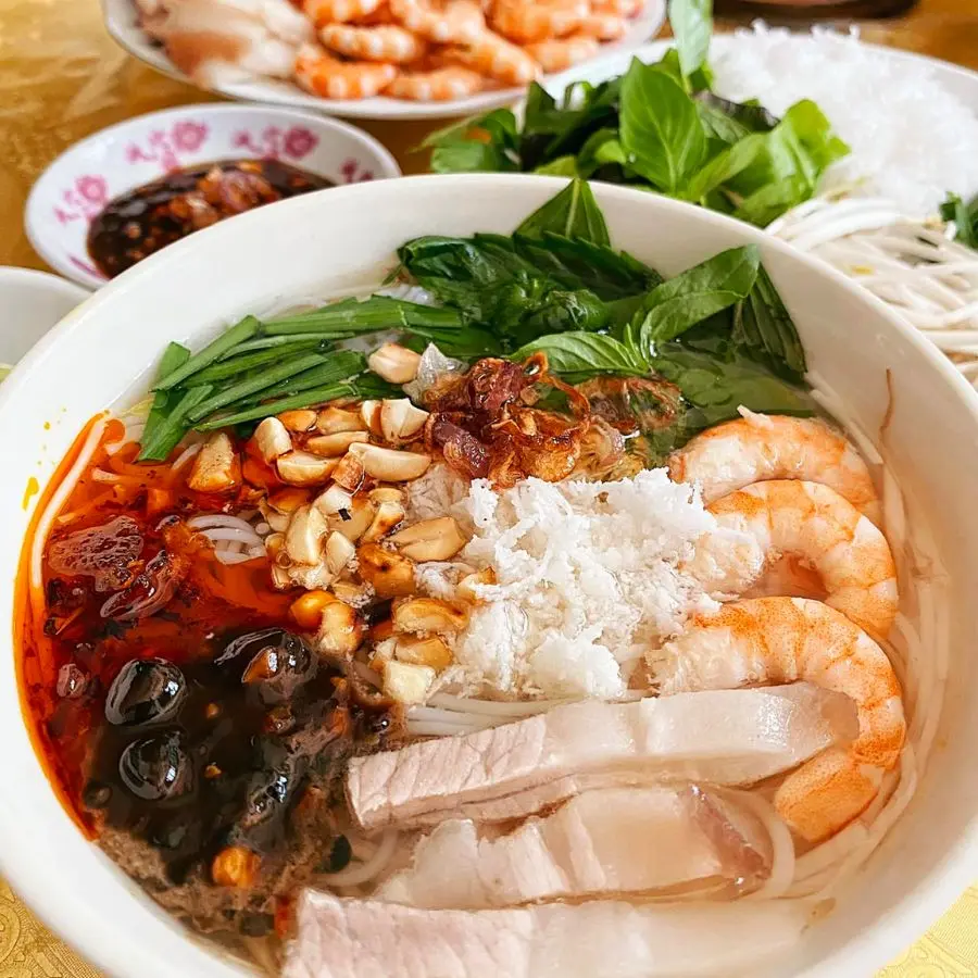 Thưởng thức B&uacute;n gỏi d&agrave;, m&oacute;n ăn địa phương lạ từ t&ecirc;n đến vị 2