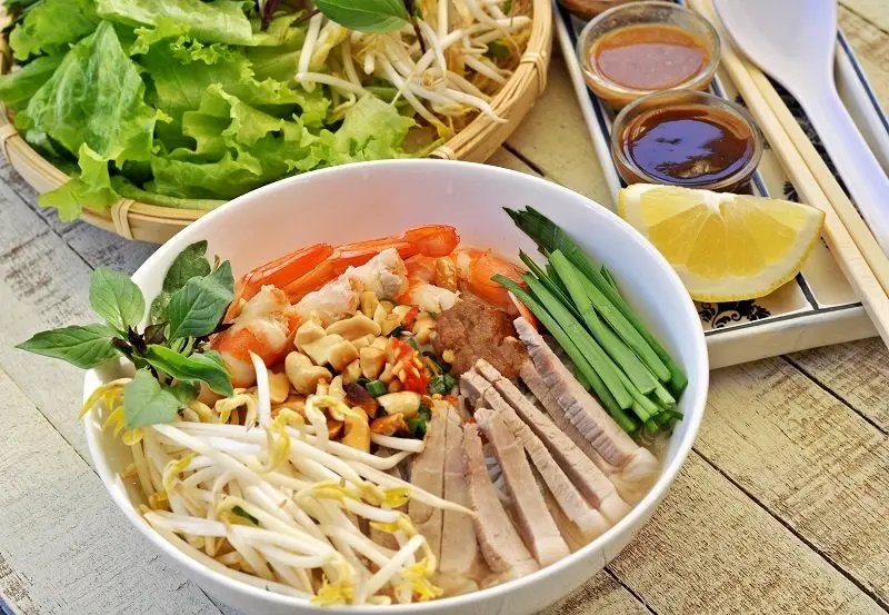 Thưởng thức B&uacute;n gỏi d&agrave;, m&oacute;n ăn địa phương lạ từ t&ecirc;n đến vị 4