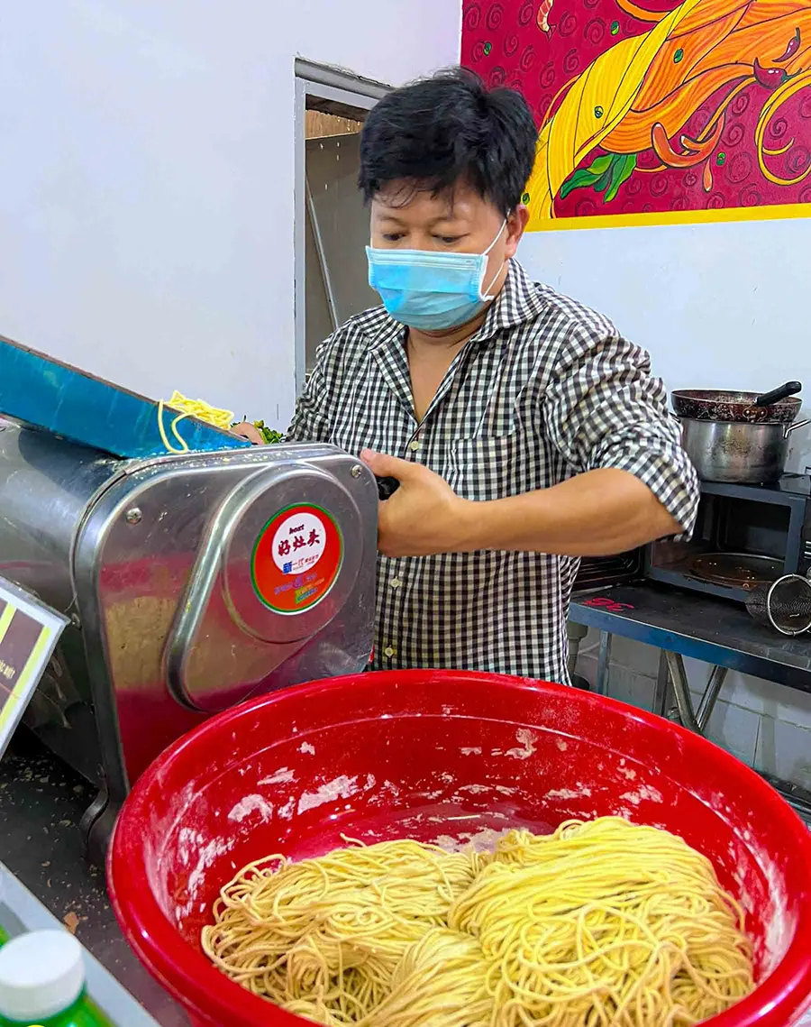 Thưởng thức m&igrave; sụa S&oacute;c Trăng, m&oacute;n ăn Trung Hoa thơm ngon kh&oacute; cưỡng 3