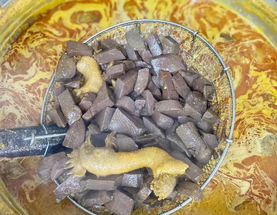Thưởng thức m&oacute;n C&agrave; ri g&agrave; B&agrave; Ke l&acirc;u đời tại S&oacute;c Trăng 4