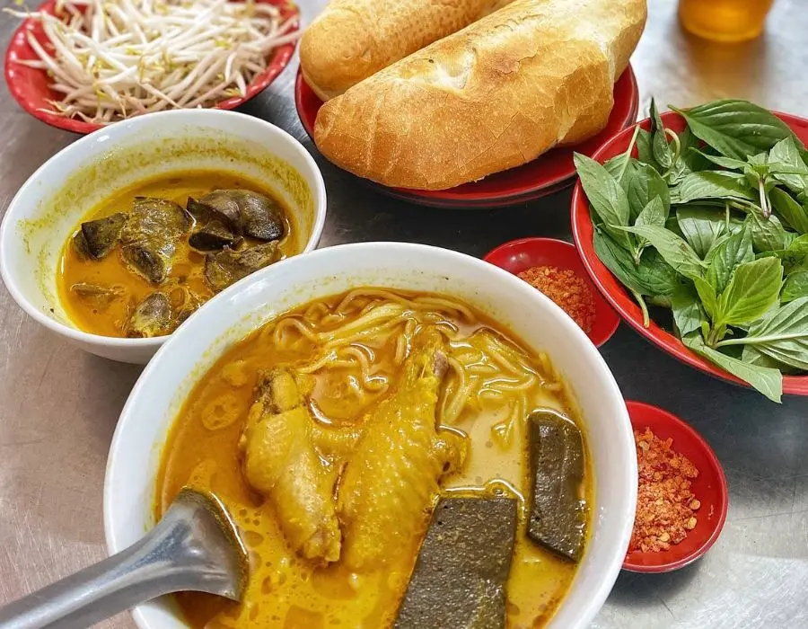Thưởng thức m&oacute;n C&agrave; ri g&agrave; B&agrave; Ke l&acirc;u đời tại S&oacute;c Trăng 2