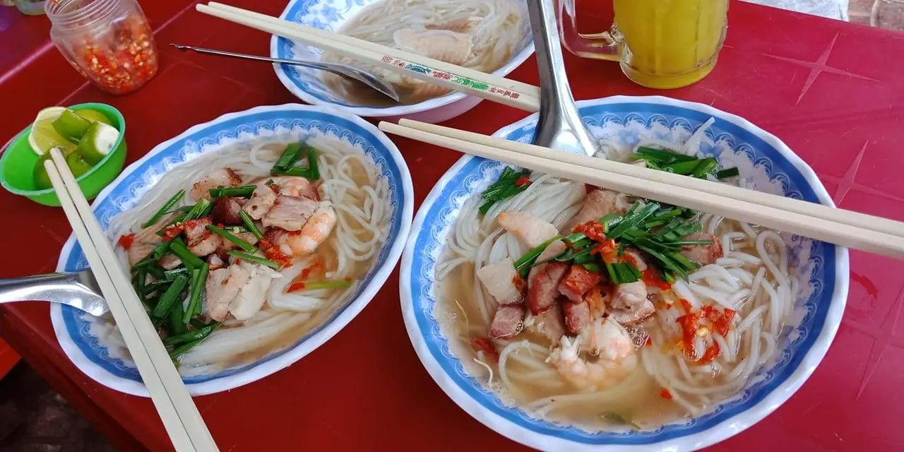 Ghé Bún nước lèo Cây nhãn trải nghiệm món ngon đặc sản Sóc Trăng