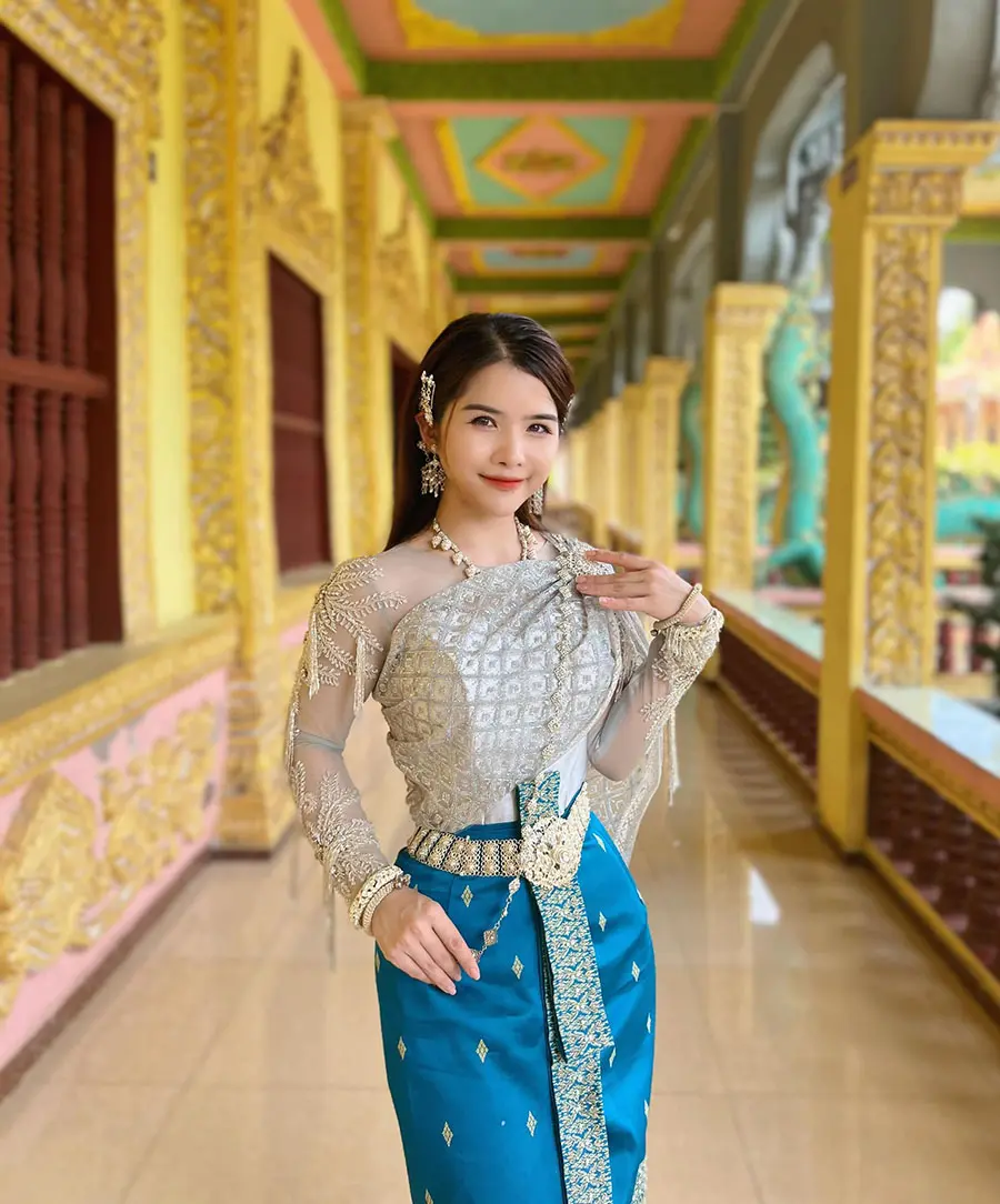 H&agrave;nh tr&igrave;nh review Ch&ugrave;a B&ocirc;tum Vong Sa Som Rong c&ugrave;ng c&ocirc; n&agrave;ng xinh đẹp 4