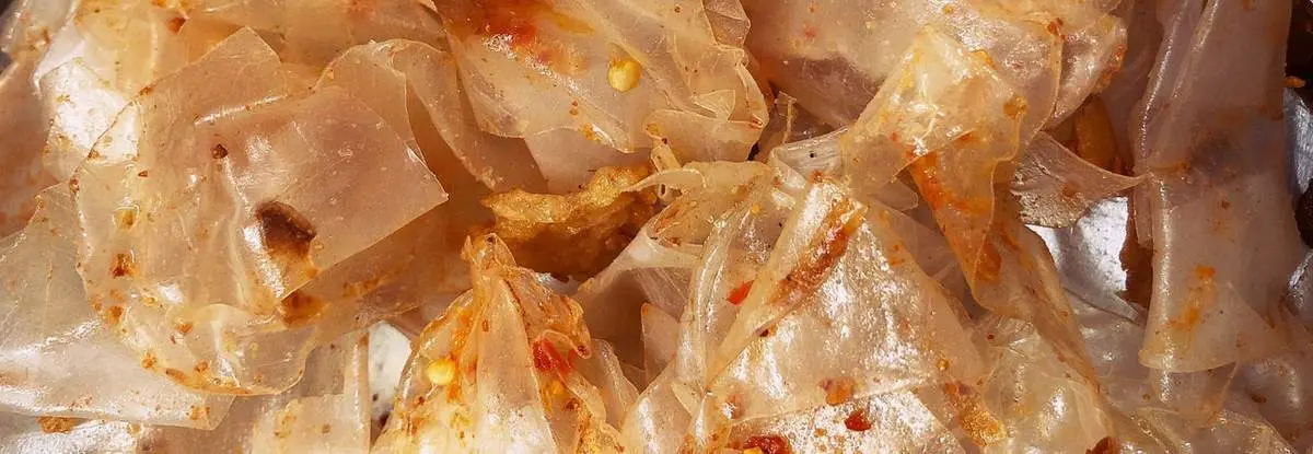 Bánh tráng muối ớt Tây Ninh cay xé lưỡi khiến bạn không khỏi xuýt xoa