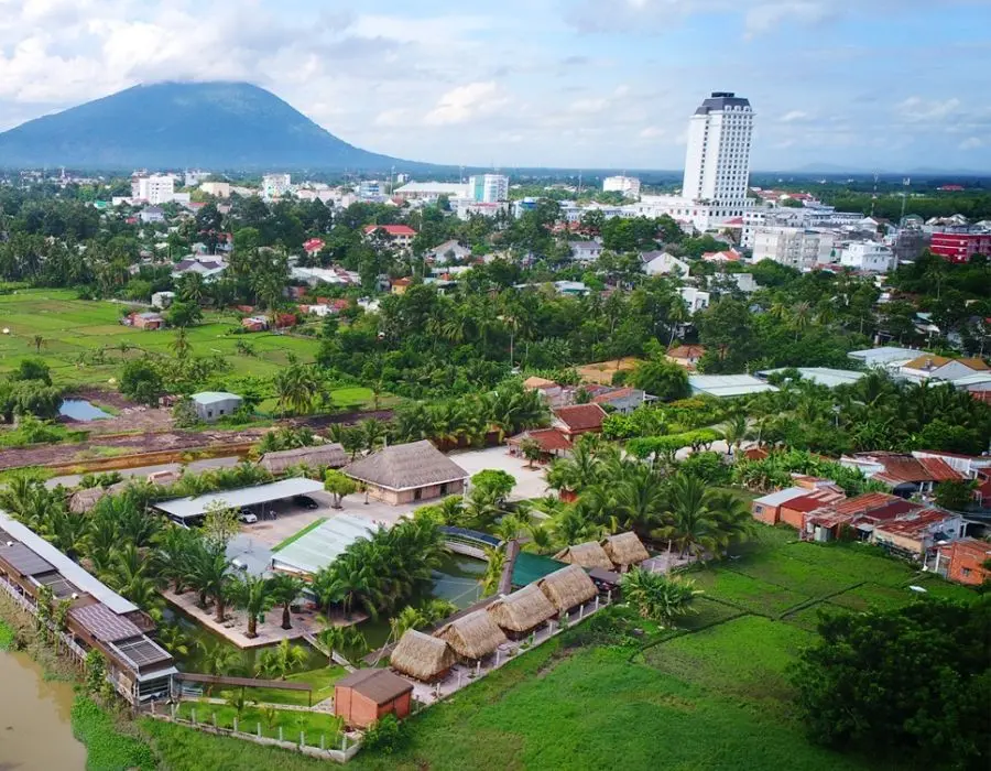 Đến Nh&agrave; h&agrave;ng S&ocirc;ng Qu&ecirc; thưởng thức những m&oacute;n ăn d&acirc;n d&atilde; 2