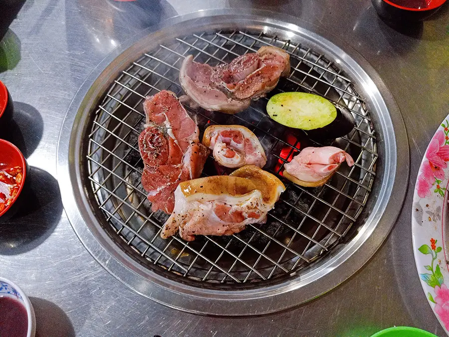 Gh&eacute; B&ograve; Tơ S&aacute;u T&acirc;m d&ugrave;ng bữa trong kh&ocirc;ng gian sinh th&aacute;i m&aacute;t l&agrave;nh 8