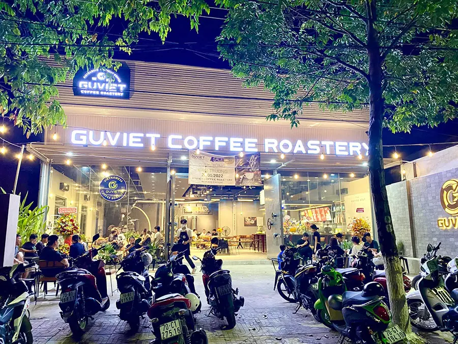 Gu Việt Roastery, trải nghiệm kh&ocirc;ng gian hiện đại đầy ph&aacute; c&aacute;ch 3