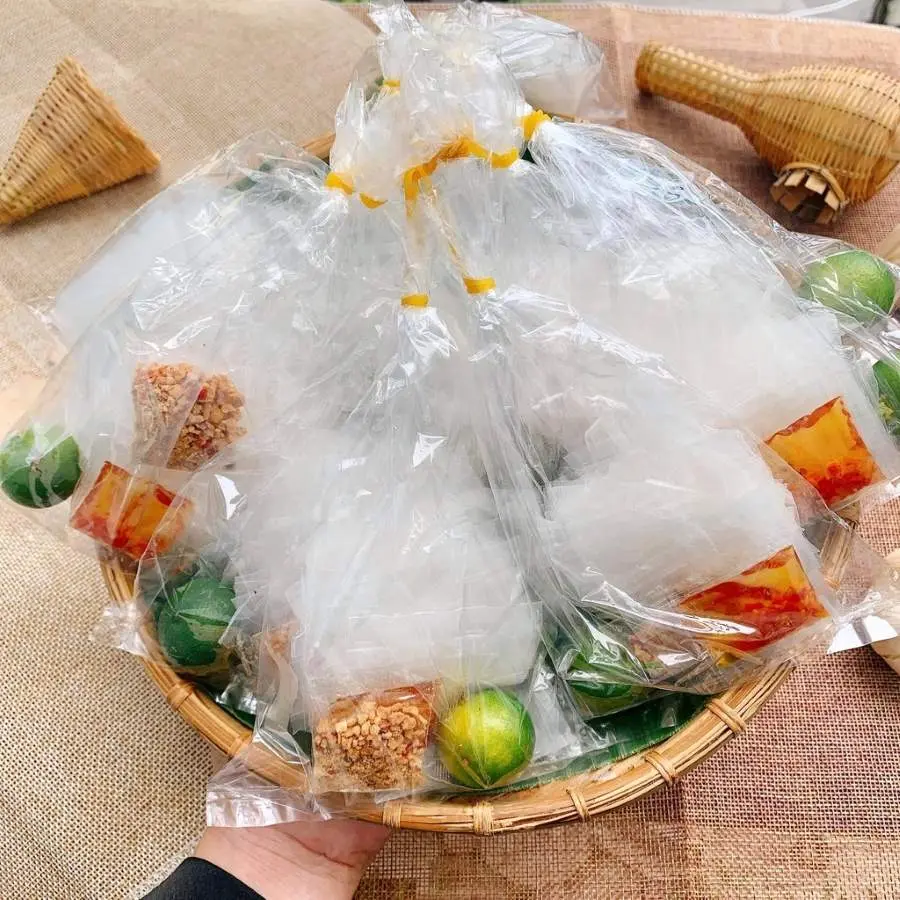 Mách bạn 14 quán bánh tráng phơi sương được giới trẻ săn đón 4