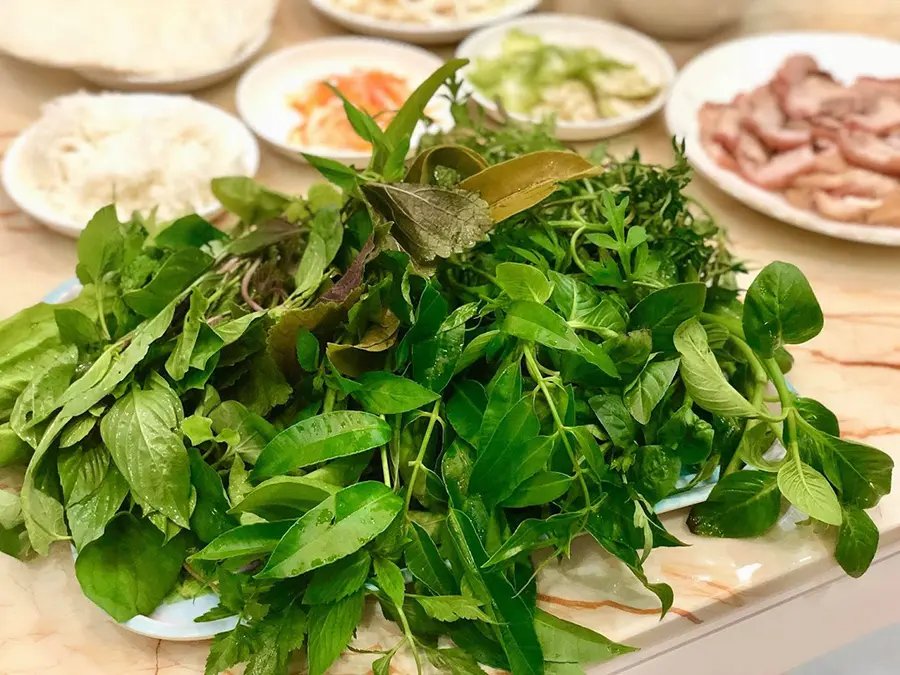 Mách bạn 14 quán bánh tráng phơi sương được giới trẻ săn đón 9