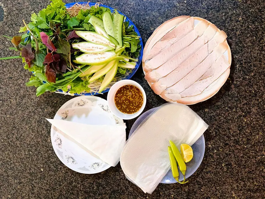 Mách bạn 14 quán bánh tráng phơi sương được giới trẻ săn đón 12